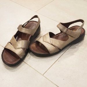 Naturalizer vintage chunky wedge sandals (gold)